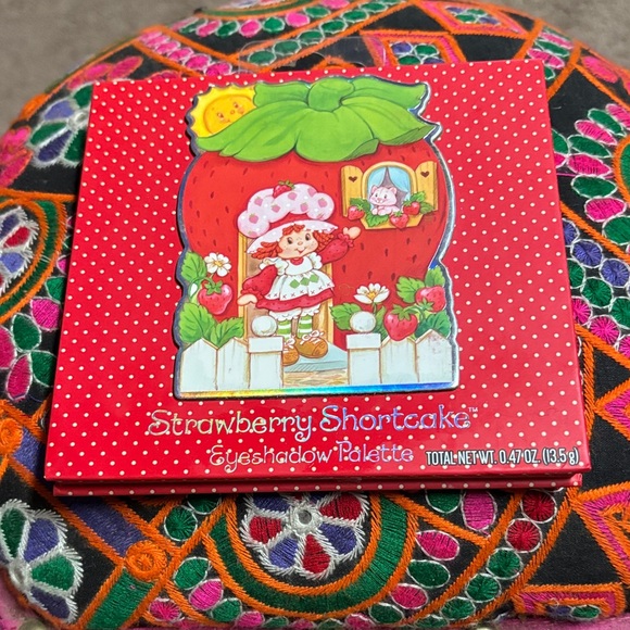 Strawberry Shortcake Eyeshadow Palette - Picture 1 of 3
